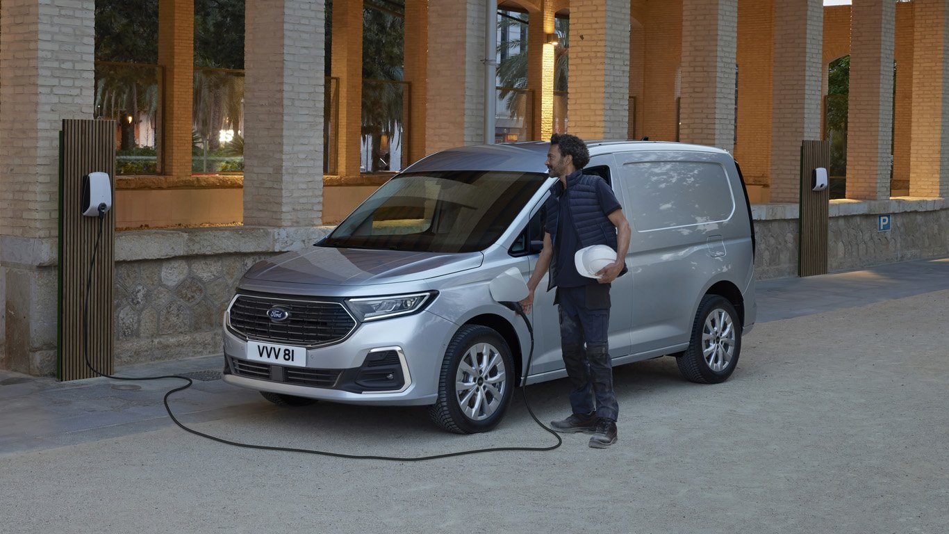 Новият Ford Transit Connect ще предлага plug-in хибридно задвижване 4 Ford Transit Connect PHEV
