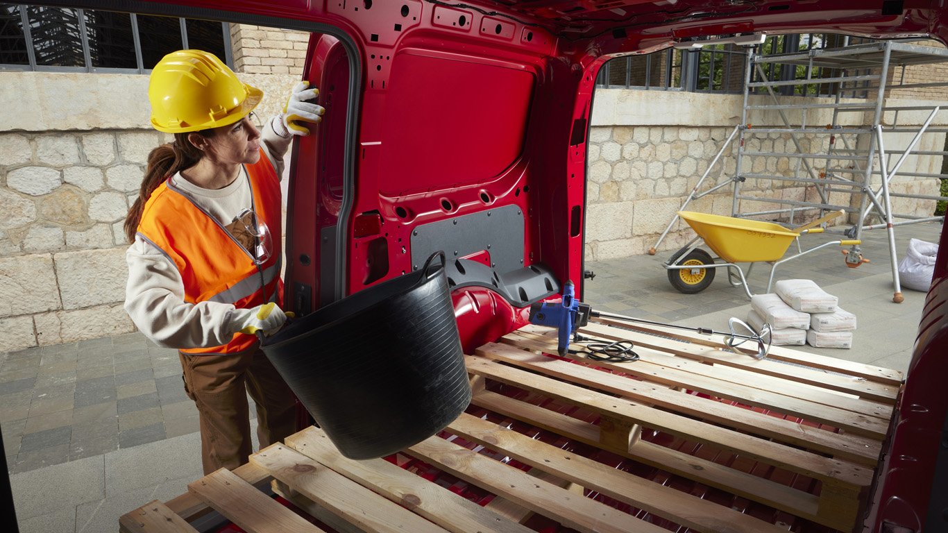 Новият Ford Transit Connect ще предлага plug-in хибридно задвижване 6 orig.jpg65c3f66eefe50