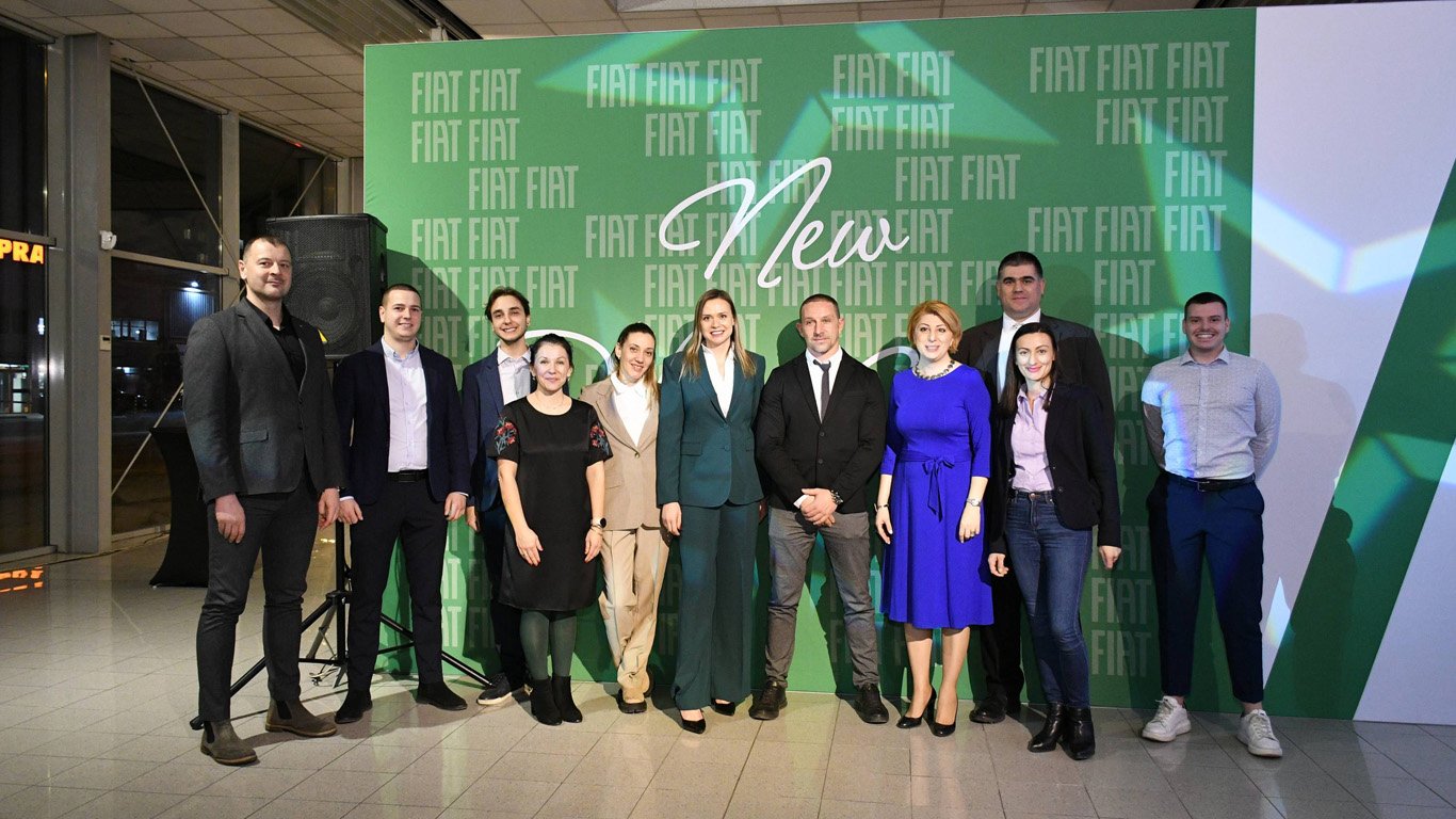 Успешен старт за новия шоурум на Alfa Romeo, Jeep, FIAT и Abarth в София 4 Екипът на новия шоурум на Alfa Romeo, Jeep, FIAT и Abarth в София