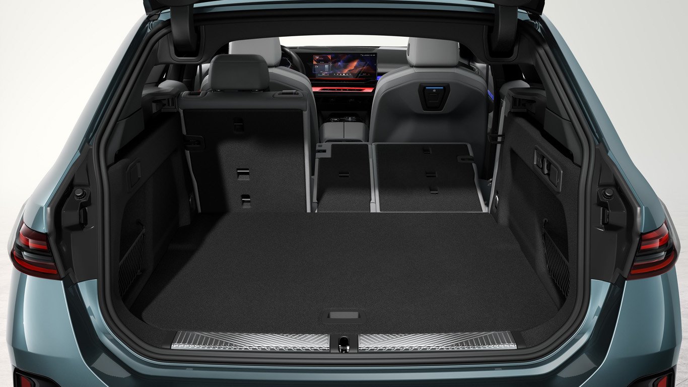 Новото BMW Серия 5 Touring дебютира с дизелови и електрически двигатели 3 orig.jpg65c7eaeeb8450