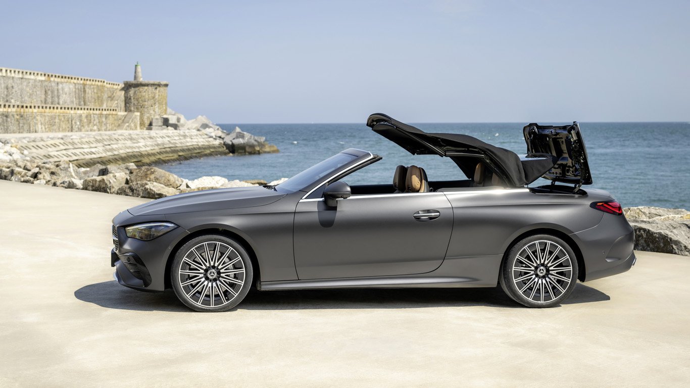 Новият Mercedes-Benz CLE Cabriolet отваря покрива си за 20 секунди 2 orig.jpg65cbd160bec34