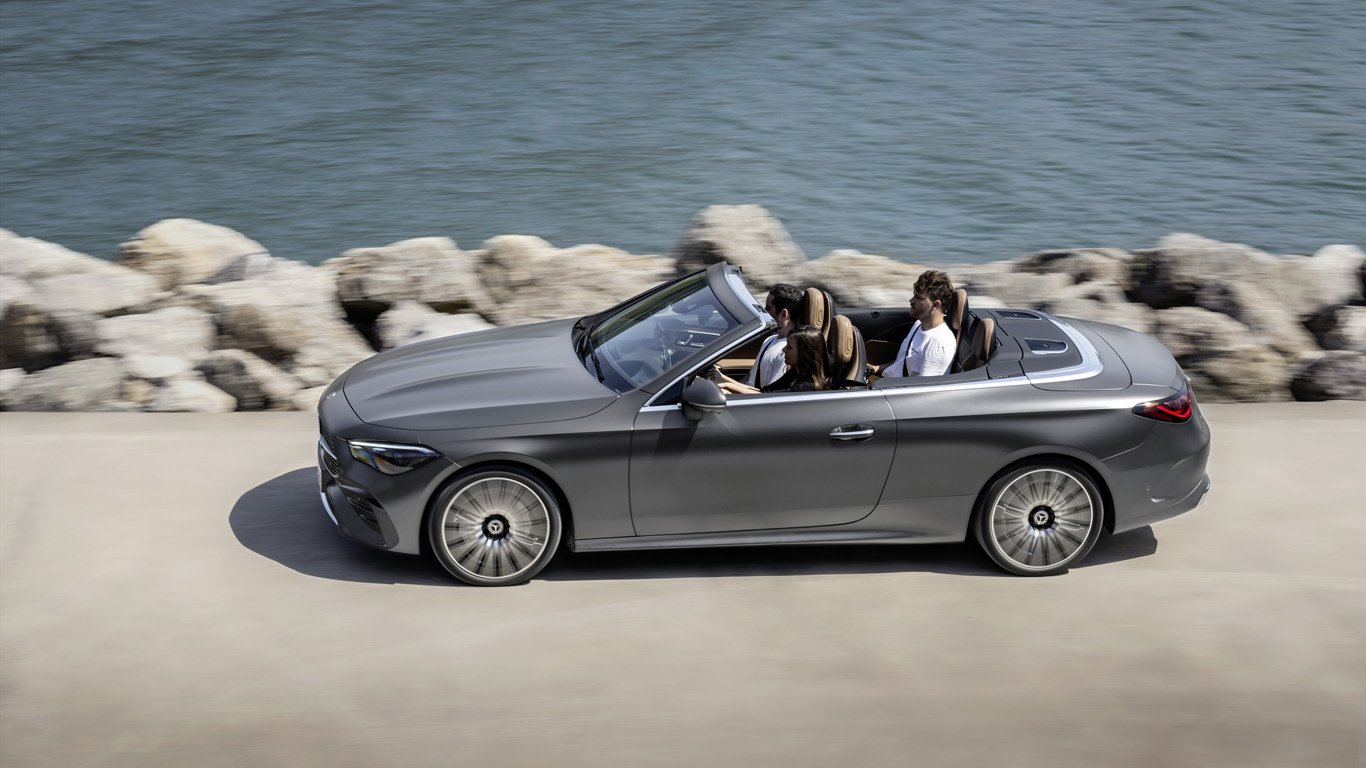 Новият Mercedes-Benz CLE Cabriolet отваря покрива си за 20 секунди 5 orig.jpg65cbd163bd41f