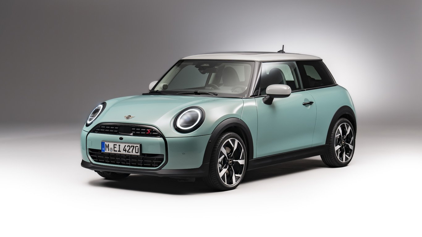 Новото MINI Cooper идва с два мощни бензинови двигателя и автоматик 4 orig.jpg65cd22e62426d