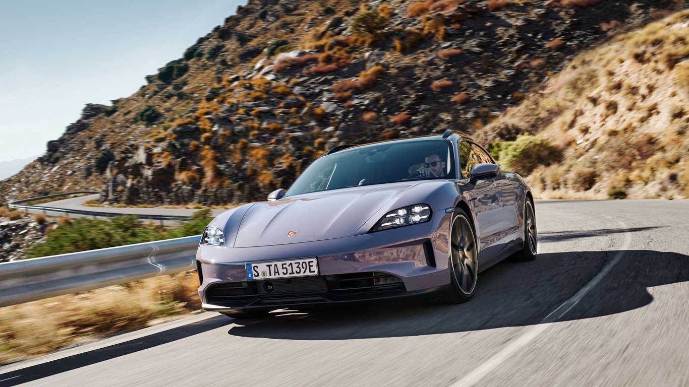 Porsche Taycan стана най-мощната и динамична кола на марката досега 4 orig.jpg65cd30f0d5e64