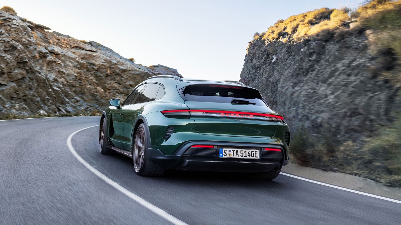 Porsche Taycan стана най-мощната и динамична кола на марката досега 7 orig.jpg65cd30f39bdd2