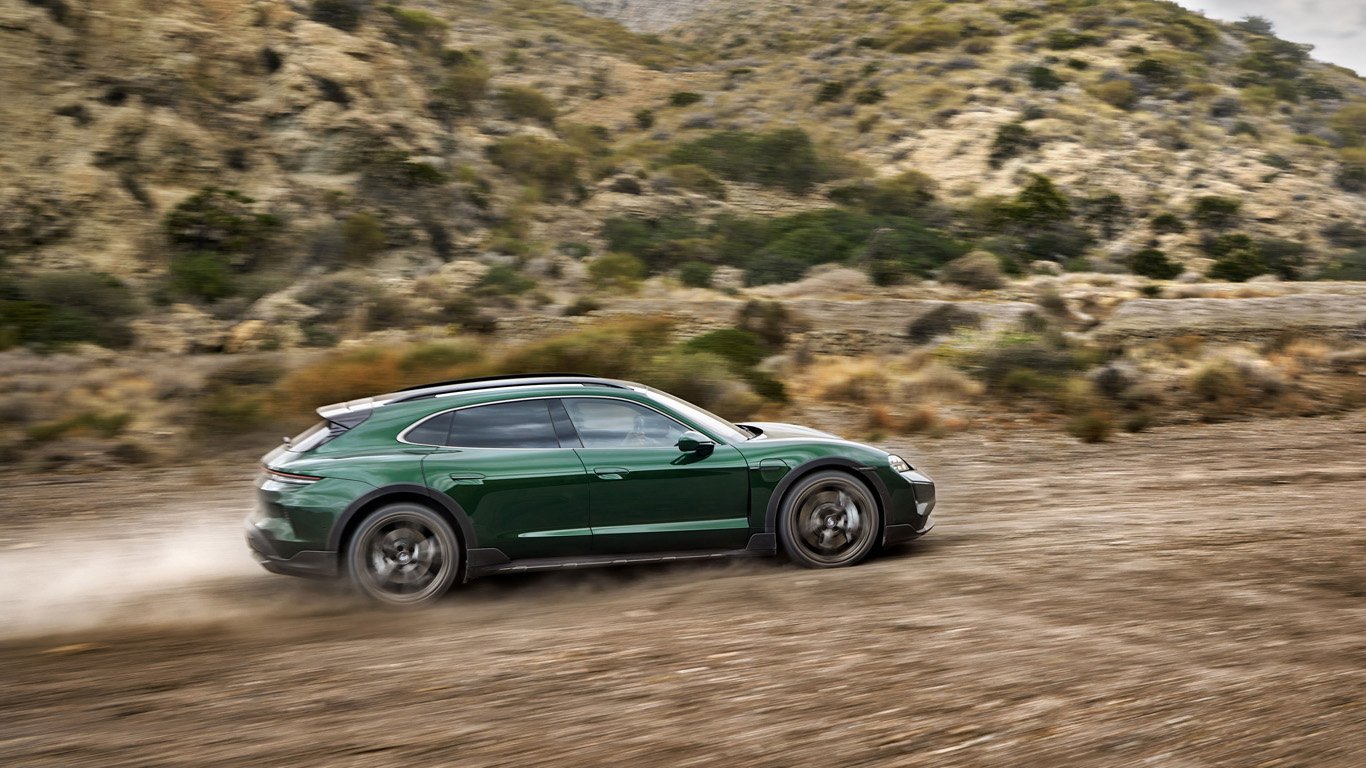 Porsche Taycan стана най-мощната и динамична кола на марката досега 8 orig.jpg65cd30f484a30