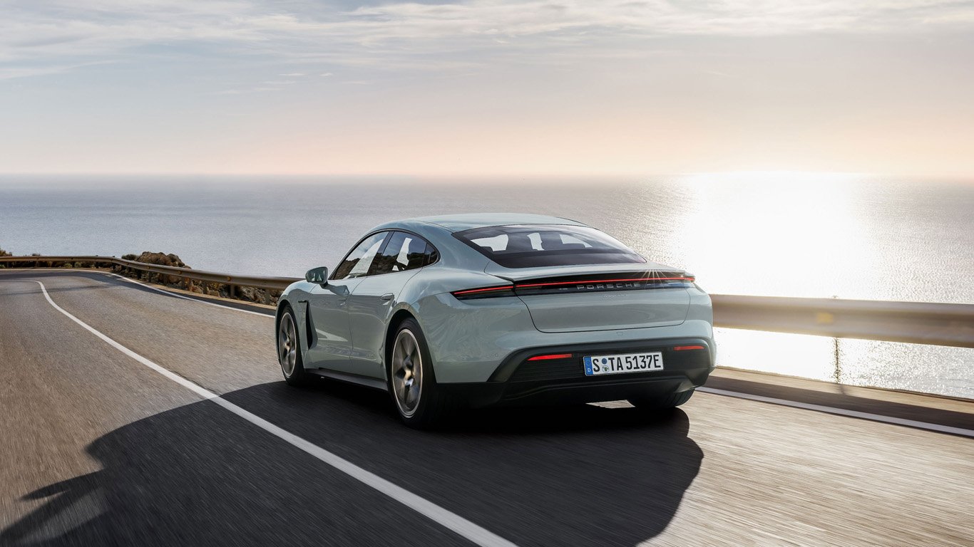 Porsche Taycan стана най-мощната и динамична кола на марката досега 9 orig.jpg65cd30f5612c8