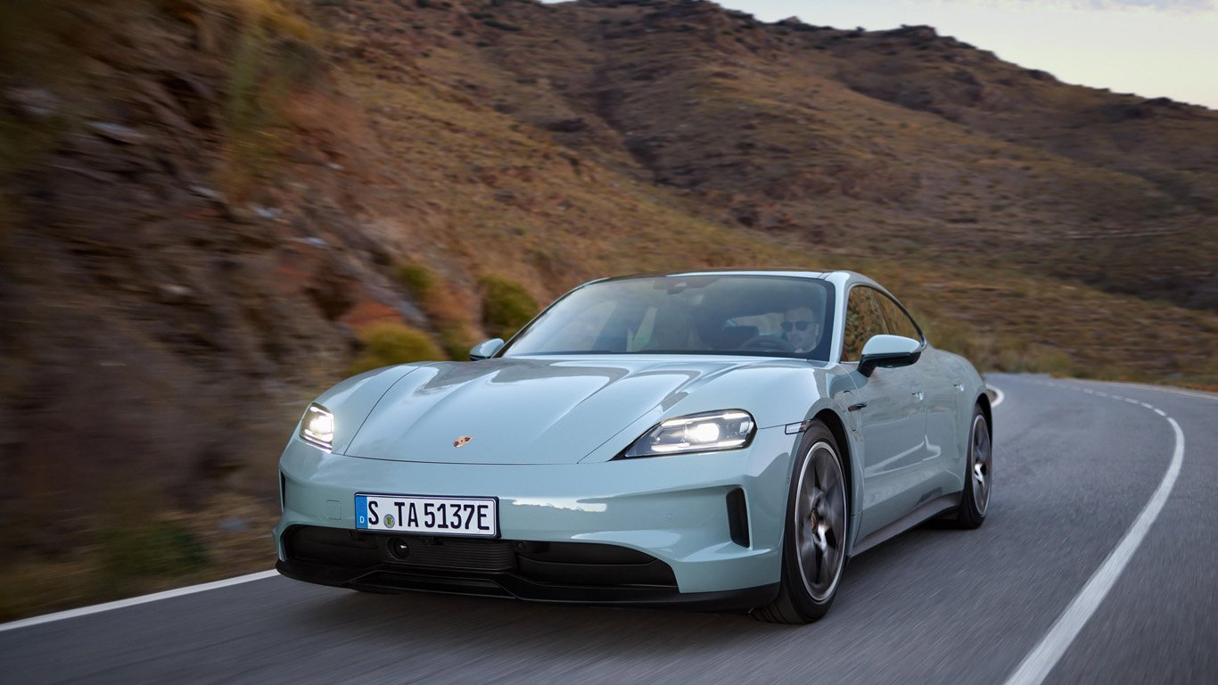 Porsche Taycan стана най-мощната и динамична кола на марката досега 11 orig.jpg65cd30f73281e