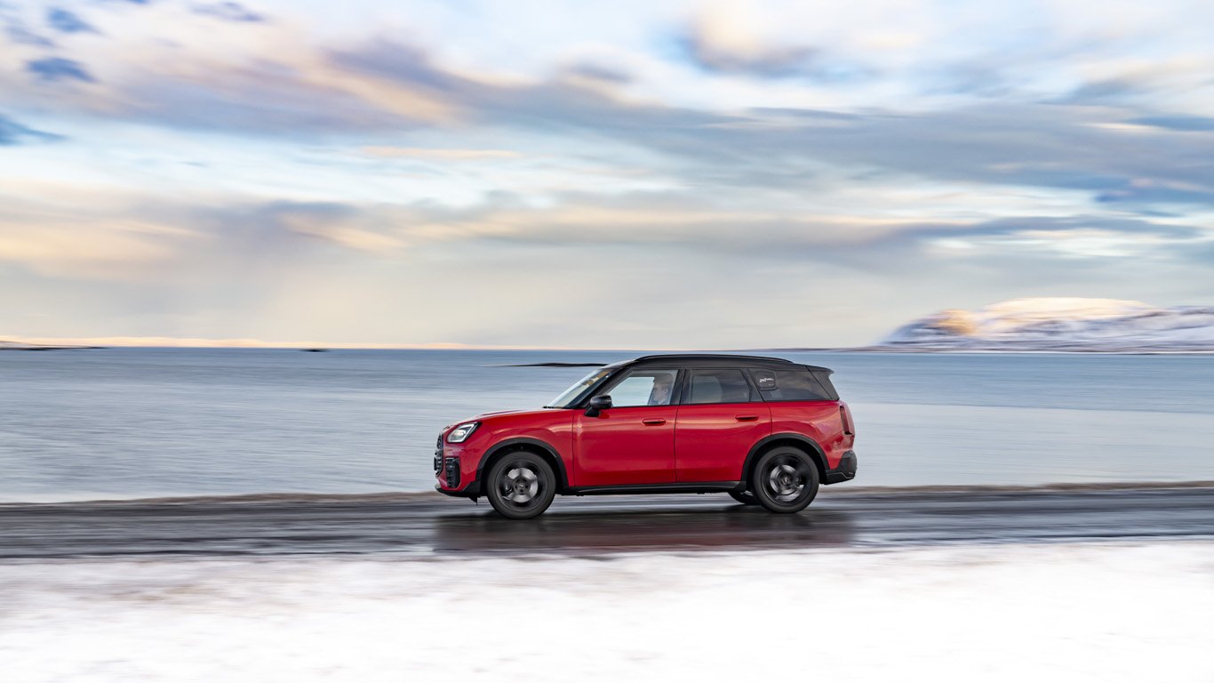 Новото MINI Countryman S ALL4 атакува екстремния терен на Исландия 4 orig.jpg65de77c4da07d