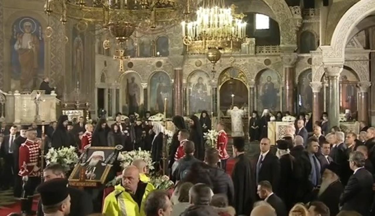 Политици отдадоха почит на покойния патриарх Неофит Политици-отдадоха-почит-на-покойния-патриарх-Неофит
