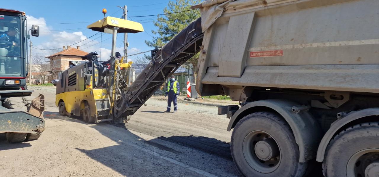 В ход е трети етап от обновяването на пътя от Българово към магистралата В-ход-е-трети-етап-от-обновяването-на-пътя-от-Българово-към-магистралата