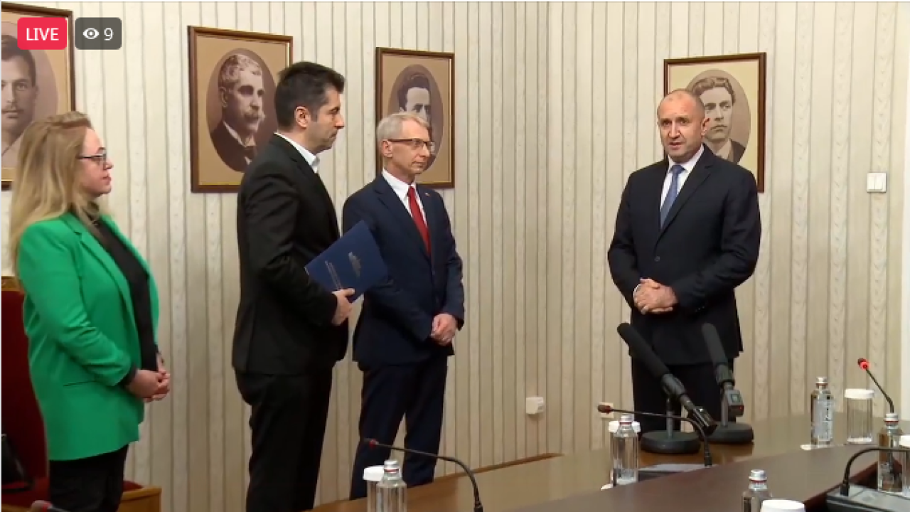 Папка връчена, папка върната: И вторият мандат за съставяне на правителство угасна, Кирил Петков поиска избори 2в1 1 image