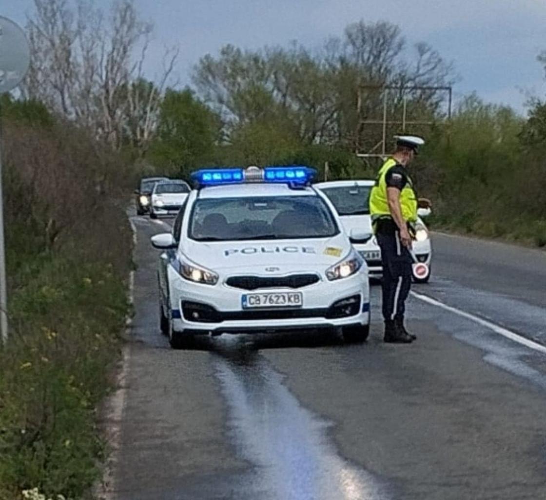 Бургаска майка благодари на пътни полицаи, помогнали на сина й в катастрофа: Дано има повече хора като вас Бургаска-майка-благодари-на-пътни-полицаи,-помогнали-на-сина-й-в-катастрофа:-Дано-има-повече-хора-като-вас