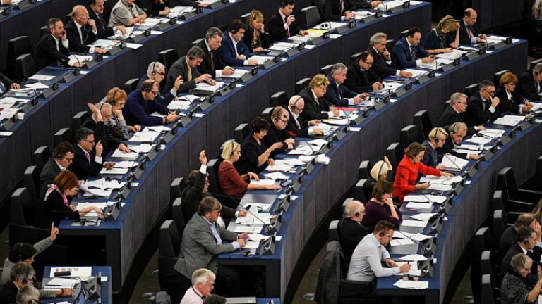 Евакуираха-централата-на-Европарламента-в-Брюксел-заради-сигнал-за-бомба