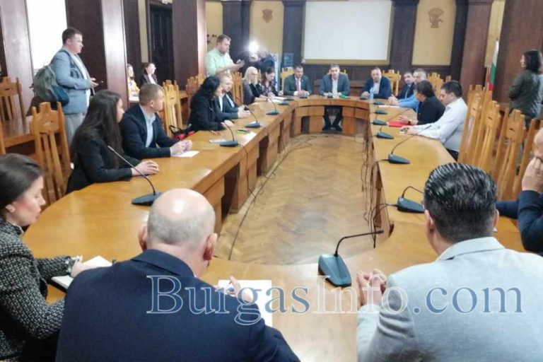 Партиите-в-Бургас-не-успяха-да-наредят-РИК-за-изборите:-Фани-Семерджиева-и-Виолета-Атанасова-са-номинирани-за-председател