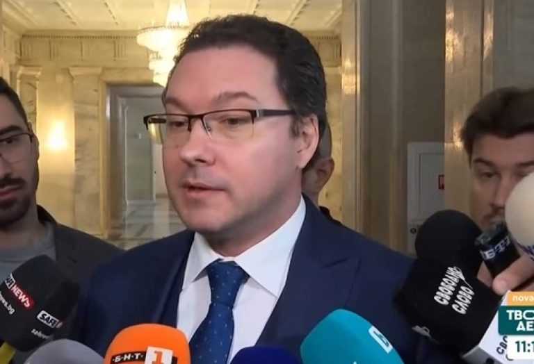 Даниел-Митов-се-отказа-от-кандидатурата-си-за-служебен-външен-министър:-Отговорността-е-на-президента-Радев