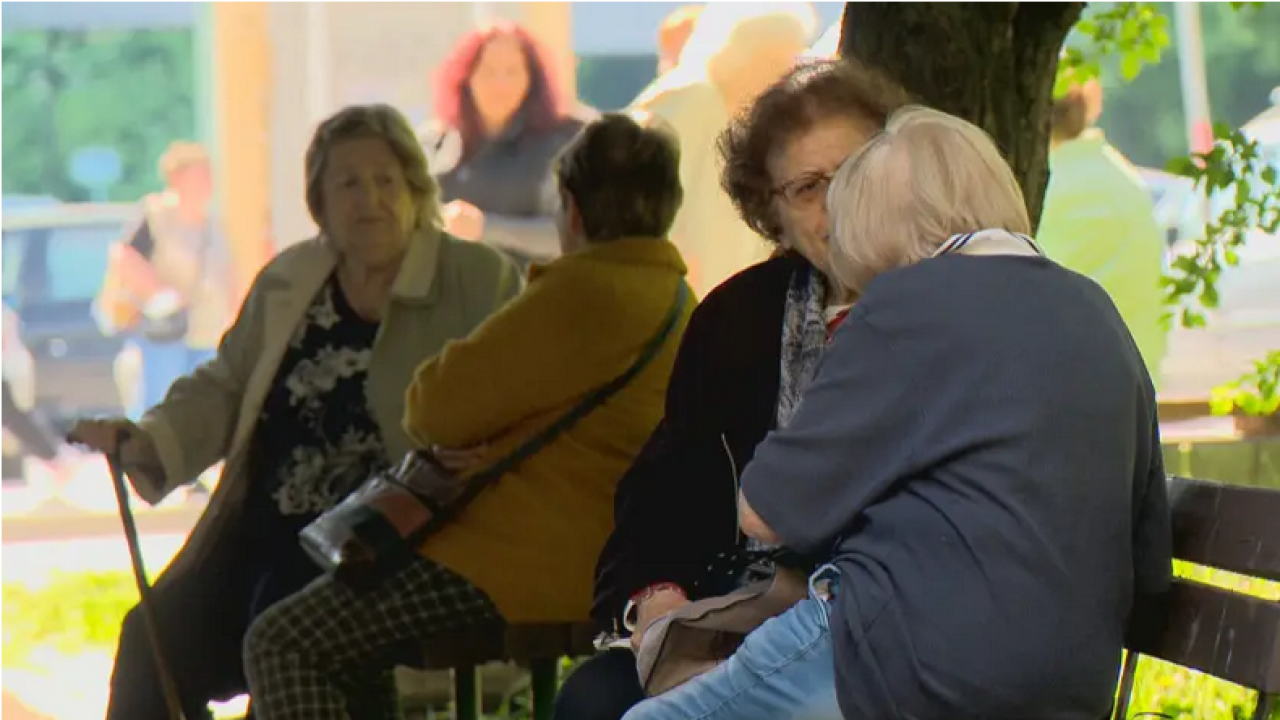 100 лв. добавка за Великден за най-бедните пенсионери, за другите - нищо 1 image