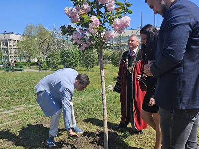 С тържествена церемония бе открит новият Студентски център към университет „Проф. д-р Асен Златаров“ (СНИМКИ) 8 171275272082135