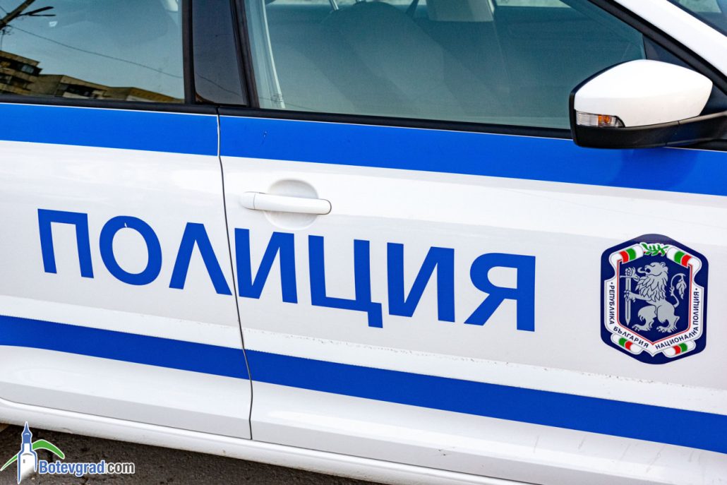 Млад-бургазлия-видя-през-терасата-си-маскирани-да-крадат-от-автомобил-край-Новата-поща,-обади-се-в-полицията