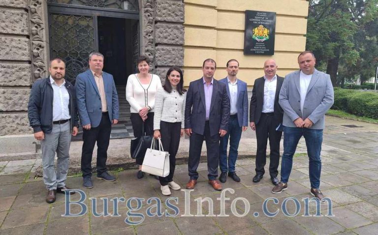 Стоян-Грозев-регистрира-листата-на-„Български-възход“-в-Бургас:-Всеки-от-кандидатите-ни-за-депутати-има-качества-за-водач