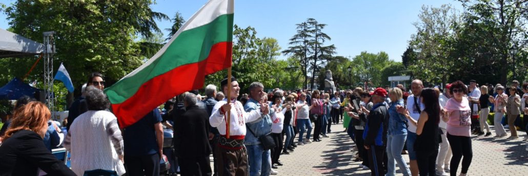 Поморие-празнува-своя-Гергьовден-със-силни-послания-и-пъстри-хора