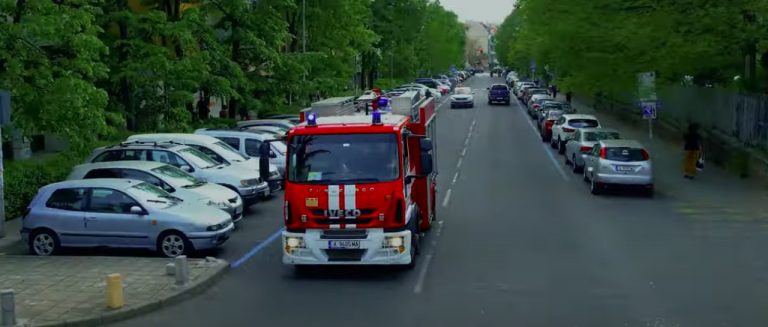 Видеоклип-със-силно-послание-към-шофьорите-в-Бургас:-Неправилното-паркиране-може-да-е-фатално,-пречи-на-пожарни-и-линейки