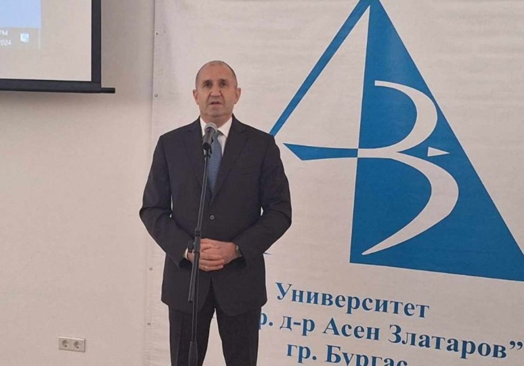 Президентът-Радев-от-Бургас:-Законът-за-движение-по-пътищата-е-написан-с-кръв,-политиците-трябва-да-дават-пример-и-в-живота