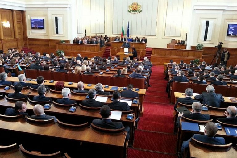 Решено:-Извънредно-заседание-на-парламента-във-вторник,-21-май