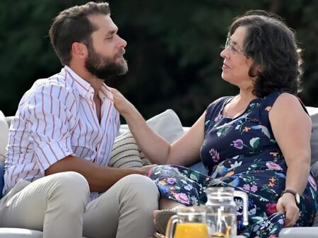 На мен, ако някое такова лигавещо хайванче ми врътне такъв номер – да ме зареже с балната рокля чрез видео писъмце, жална му майка На-мен,-ако-някое-такова-лигавещо-хайванче-ми-врътне-такъв-номер-–-да-ме-зареже-с-балната-рокля-чрез-видео-писъмце,-жална-му-майка