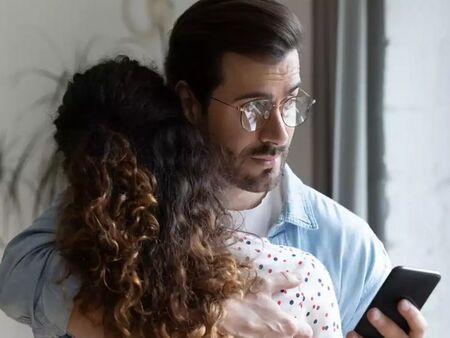 5 сигурни признака, че той все още не е забравил бившата си 5-сигурни-признака,-че-той-все-още-не-е-забравил-бившата-си