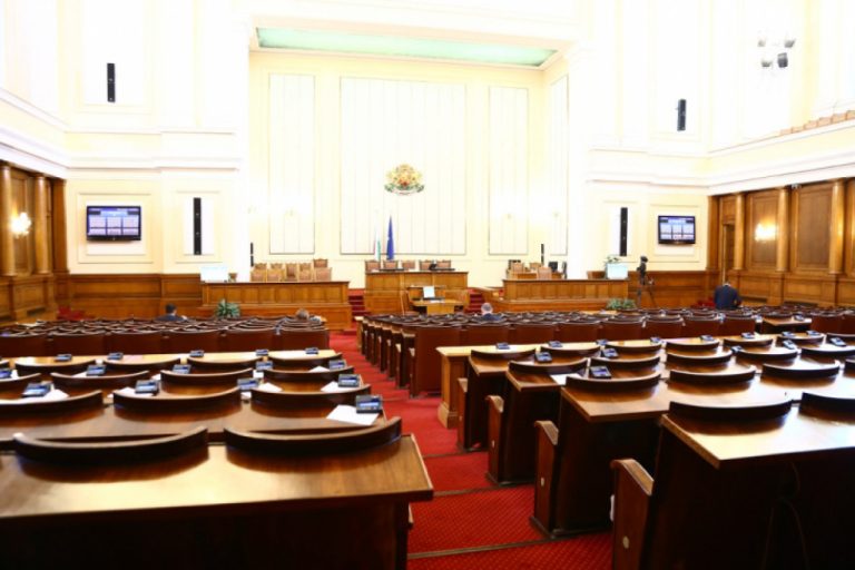 Парламентът-не-събра-кворум-и-при-третия-опит-за-начало-на-второто-извънредно-заседание