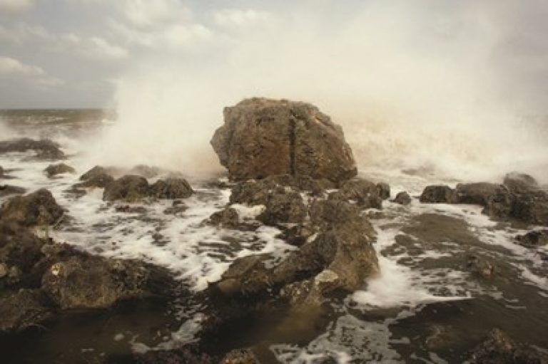 Жълт-код-за-значителни-валежи-в-осем-области-в-четвъртък