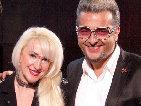 Тя и той обикаляли ритуално околовръстното, за да станат известни Тя-и-той-обикаляли-ритуално-околовръстното,-за-да-станат-известни