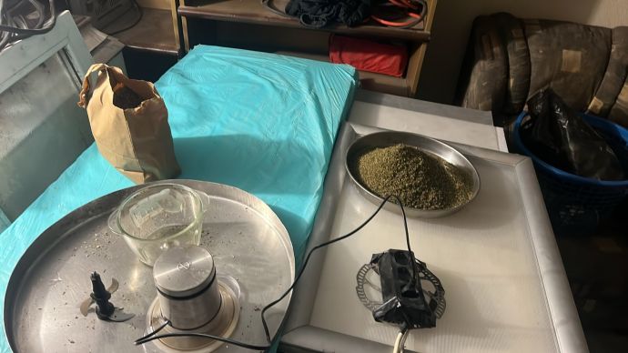 Спецакция в бургаския кв. „Победа“: Откриха лаборатория за „друсан чай“, двама са задържани (СНИМКИ) 2 25D0 25B7 25D0 25B0 25D0 25B4 25D1 258A 25D1 2580 25D0 25B6 25D0 25B0 25D0 25BD 25D0 25B82