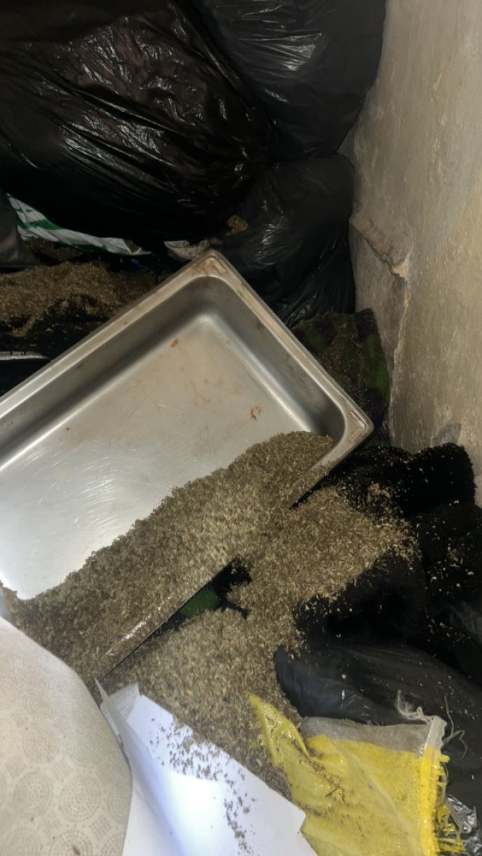 Спецакция в бургаския кв. „Победа“: Откриха лаборатория за „друсан чай“, двама са задържани (СНИМКИ) 3 25D0 25B7 25D0 25B0 25D0 25B4 25D1 258A 25D1 2580 25D0 25B6 25D0 25B0 25D0 25BD 25D0 25B83