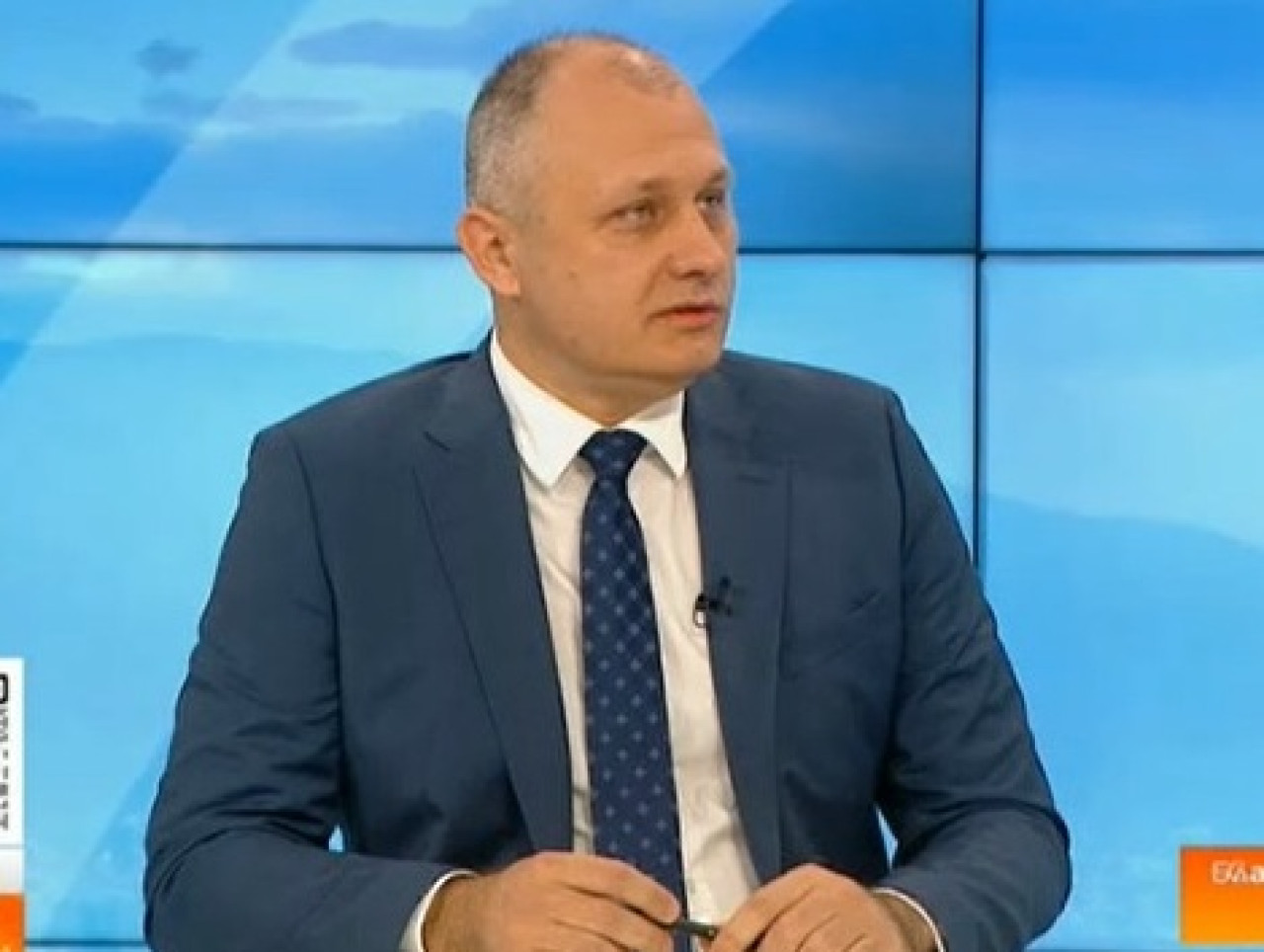 Министърът на е-управлението: До края на другата седмица ще удостоверим машините за вота 1 image