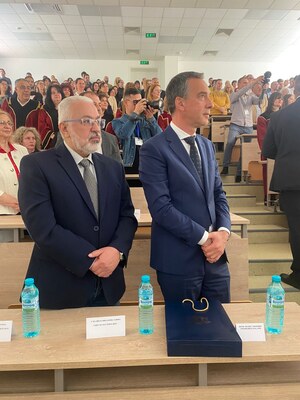 Лабораторията по математична химия към Университет "Проф. д-р Асен Златаров" чества 40 години от създаването си 3 171596737647977