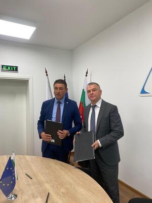 Университет Проф. д-р Асен Златаров скрепи сътрудничеството си с 12 общини 23 171645998445327