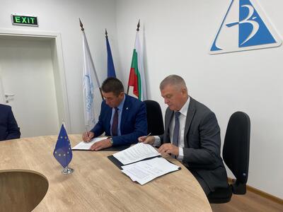 Университет Проф. д-р Асен Златаров скрепи сътрудничеството си с 12 общини 12 171645998466056