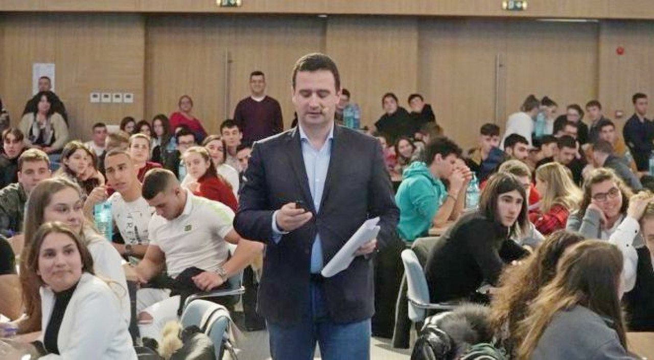 „Битката на мозъците“ отново ще срещне най-знаещите ученици и студенти в Бургас, включете се в големия куиз 1 image