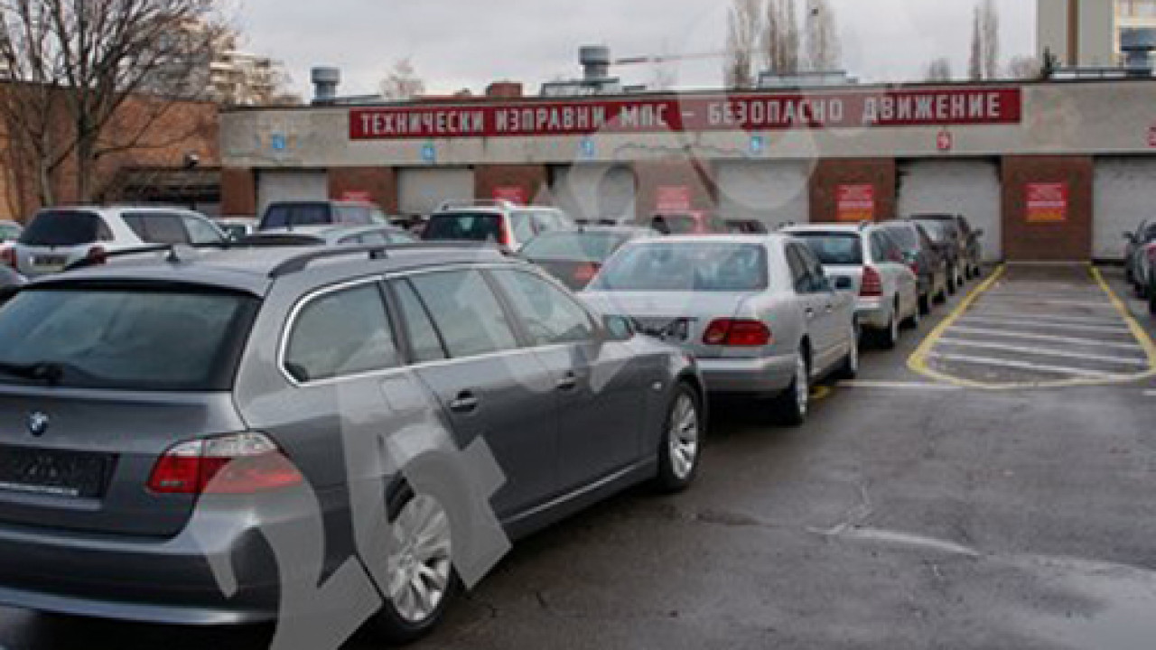 Военен камион удари автомобил на АМ „Тракия” 1 image