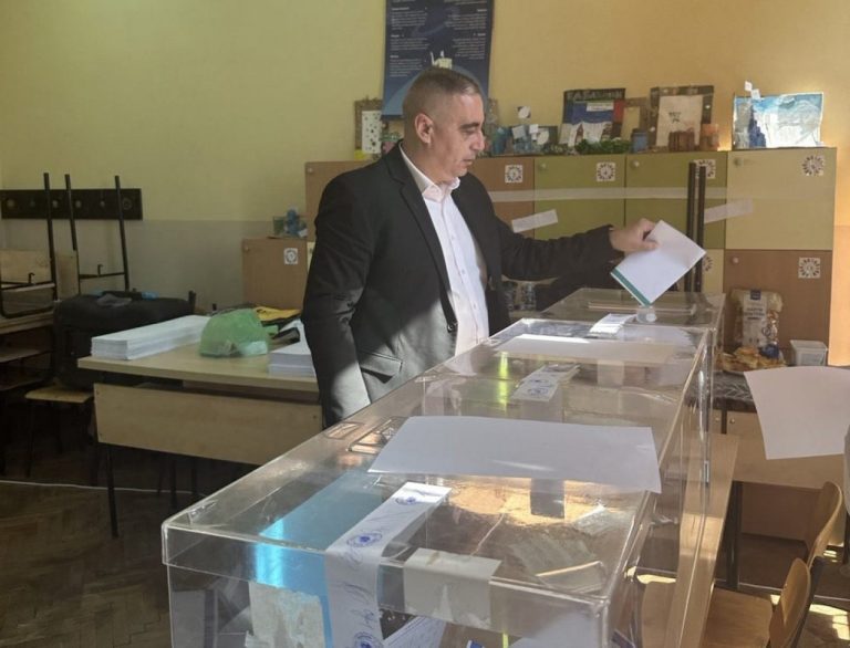 Тихомир-Атанасов-за-вота-си-в-Бургас:-Гласувам-за-по-светло-бъдеще-на-България-и-Европа