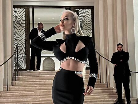 Несебърското барби Ивелина Прунова празнува ЧРД сред супер лукс в Кан Несебърското-барби-Ивелина-Прунова-празнува-ЧРД-сред-супер-лукс-в-Кан