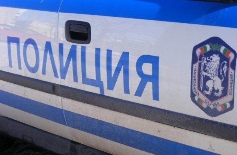 Англичанин-влачи-бившата-си,-плаши-я-с-нож