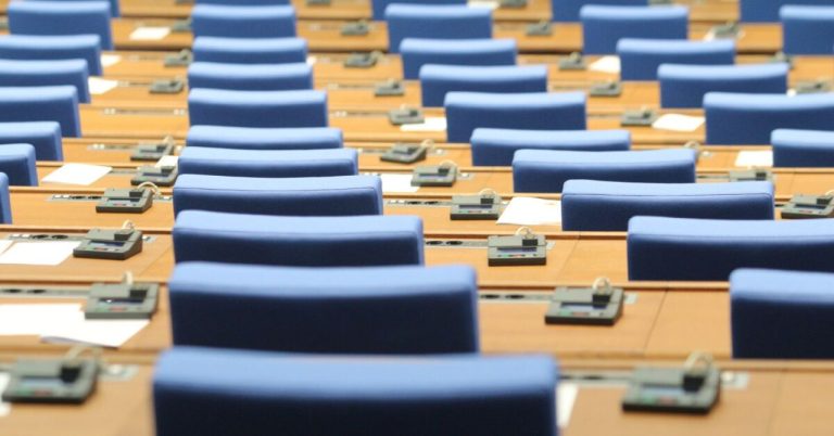 Отделят-4-млн.-лева-за-нови-автомобили-на-народните-представители