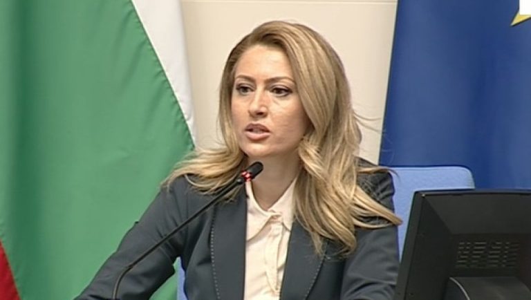 50-ото-Народно-събрание-има-свой-председател:-Рая-Назарян-бе-избрана-със-131-гласа