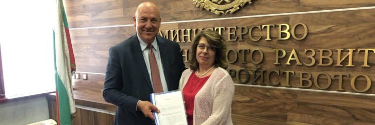 Кметът-Иван-Алексиев-подписа-споразумение-с-МРРБ-за-основен-ремонт-на-улиците-в-центъра-на-Поморие