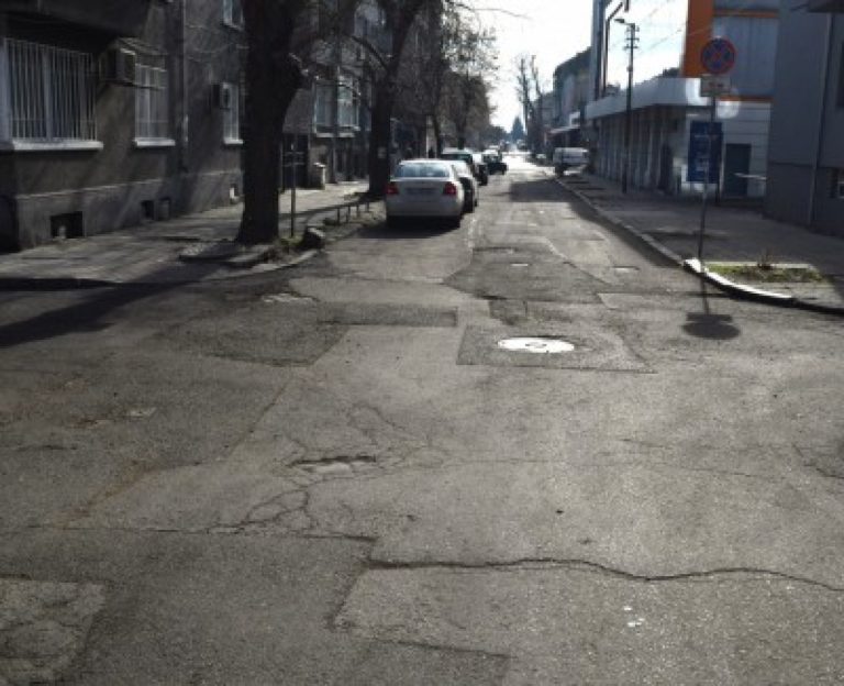 Затварят-за-ВиК-ремонт-част-от-„Патриарх-Евтимий“-в-Бургас-до-24-август,-после-Общината-ще-я-обнови-изцяло