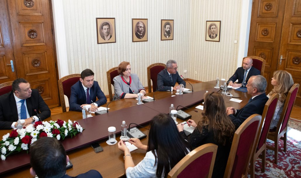 ДПС-при-Радев:-Най-нормалното-нещо-е-да-бъде-подкрепен-мандатът-на-победителя