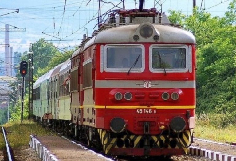 Влак-и-цистерна-с-гориво-се-удариха-край-Симеоновград